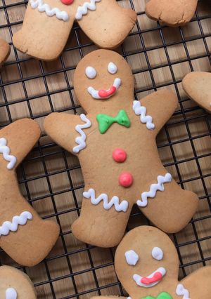 Une photo de Biscuits bonshommes de Noël en pain d’épices