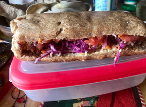 Una foto de Sándwich súper rápido (atún y verduras)
