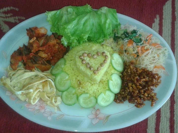 Langkah Mudah untuk Membikin Resep  Nasi Kuning Praktis (Ricecooker) yang Bikin Ngiler, Enak