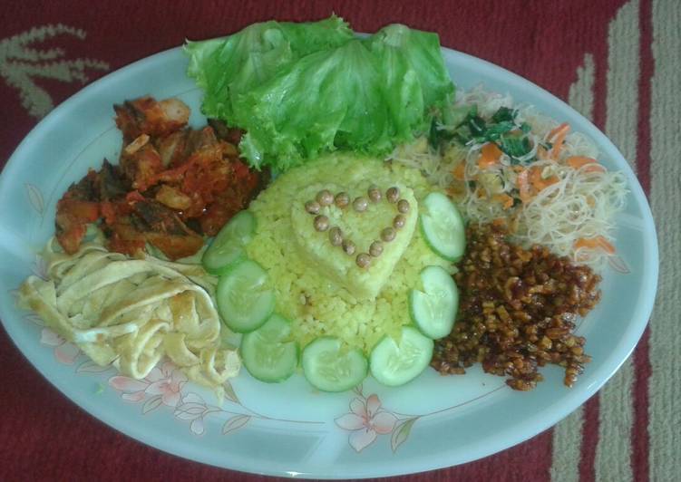 Nasi Kuning Praktis (Ricecooker)