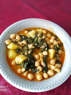 Una foto de Garbanzos con espinacas