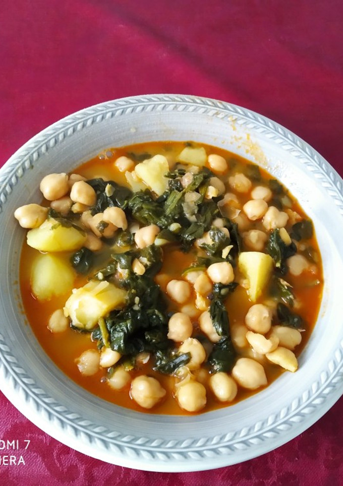 Una foto de Garbanzos con espinacas