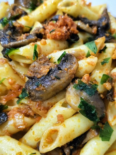 Una foto de Macarrones con champiñones y sobrasada