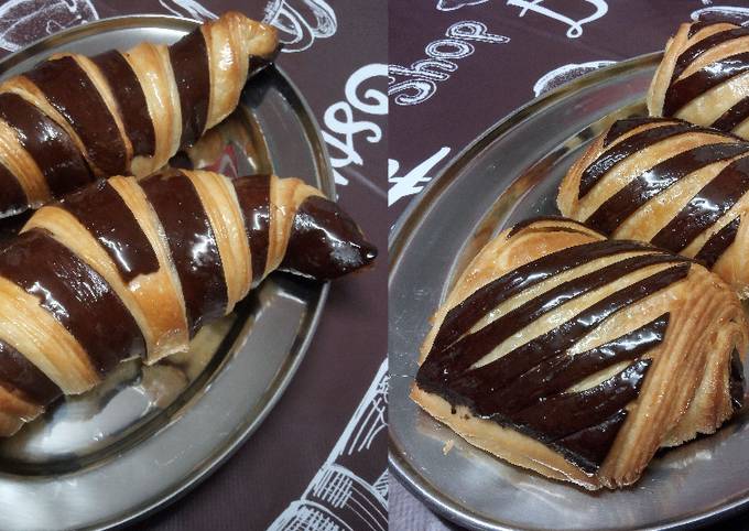 Croissants et pains au chocolat bicolores