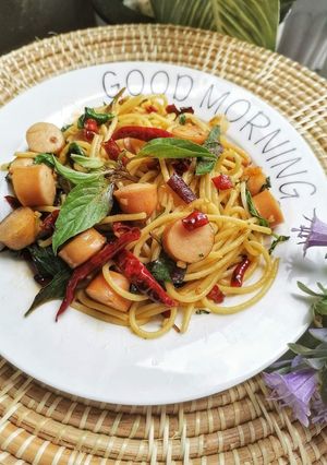 A picture of Spaghetti with Dried Chili and Basil.