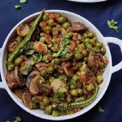 A picture of Dry Matar Mushroom.