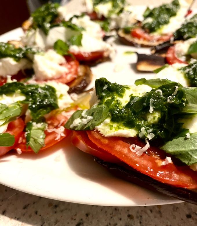 Une photo de Chips d’aubergine d’été