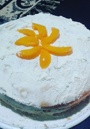 Una foto de Bizcochuelo de vainilla con crema de duraznos