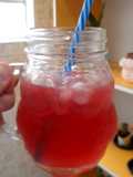 Limonada com flor de hibisco