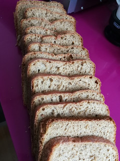Una foto de Pan de espelta íntegral con remolacha, panificadora