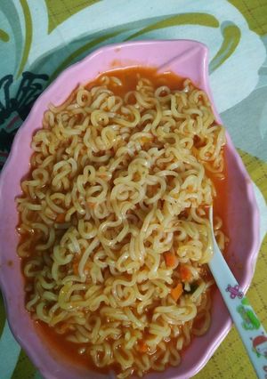 वेजटेबल मैगी (vegetable maggi recipe in Hindi) रेसिपी मुख्य फोटो
