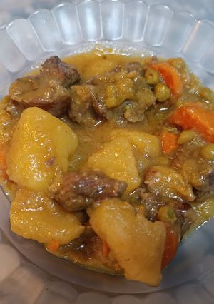 Foto principal de Guiso de ternera con patatas en olla programable Newlux o GM