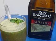 Una foto de coctel de kiwi