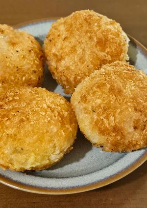 起司香鬆炸飯球 的食譜成品照片