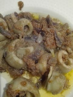 Una foto de Calamares con cebolla