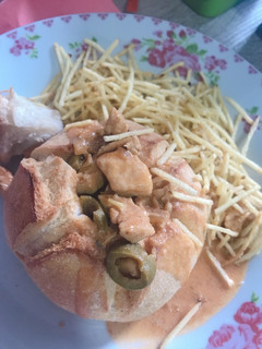 Foto de Strogonoff de frango no pão