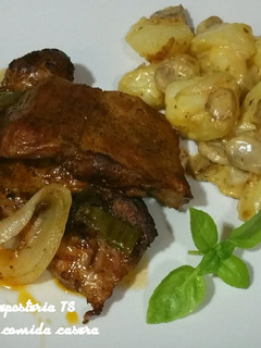 Foto principal de Secreto ibérico al horno a Pedro Ximenez con guarnición de patatas