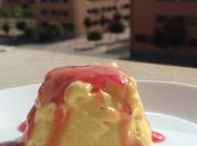 Una foto de gelatina de yogurt de mango