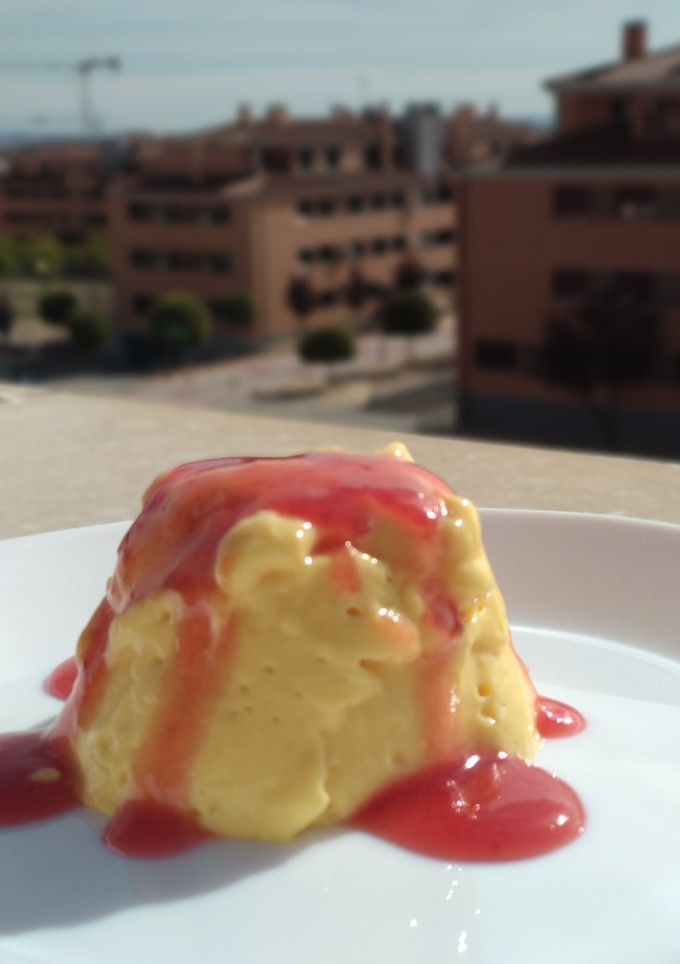Una foto de Flan de Mango