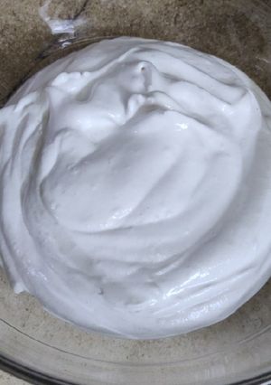 A picture of Whipped cream.
