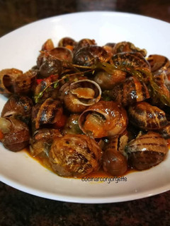 Una foto de Caracoles en salsa