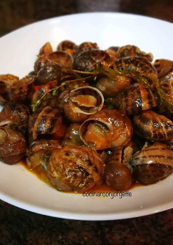 Una foto de Caracoles en salsa