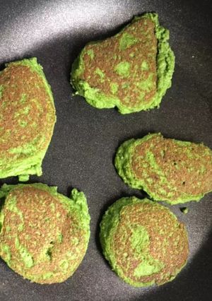 Una foto de Keto - bocaditos de brócoli y espinaca