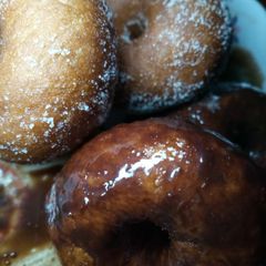A picture of Glaze doughnuts 😋.