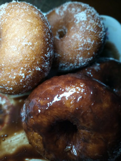 A picture of Glaze doughnuts 😋.
