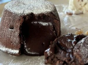 Una foto de Volcán de chocolate😍🍫