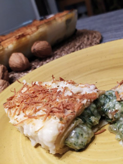 Una foto de Crepes Gratinados (rellenos de espinacas, queso de cabra)