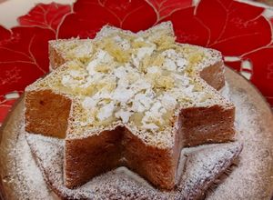 Foto di Stella di pandoro con crema pasticcera al torrone