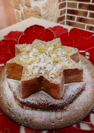 Foto di Stella di pandoro con crema pasticcera al torrone