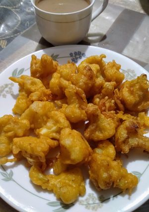 A picture of Cauliflower pakoda.