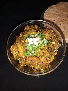 परवल आलू (Parwal Aloo recipe in hindi) रेसिपी मुख्य फोटो