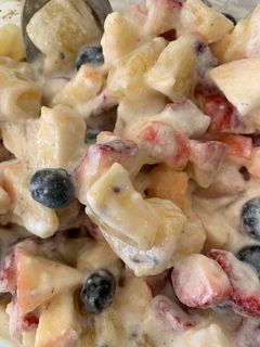 મિક્સ ફ્રૂટ સલાડ (Mix Fruit Salad Recipe in Gujarati) રેસીપી મુખ્ય ફોટો