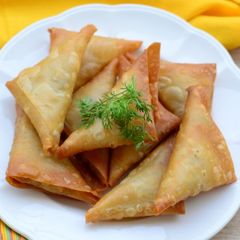 A picture of Palak Paneer Samosa.