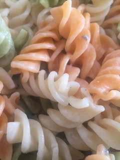 Una foto de Hélices (pasta con verduras) a los 3 Quesos