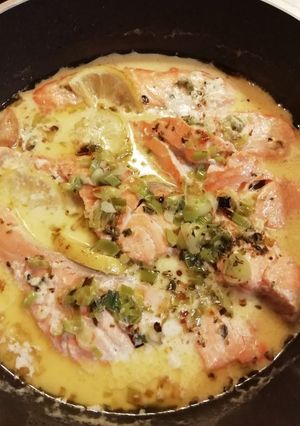 Una foto de Salmón a la crema con puerros y limón (muy fácil!)