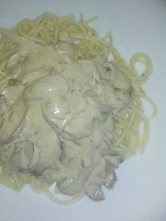Una foto de Espaguetis con salsa de champiñones