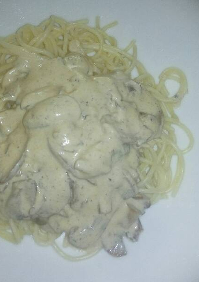 Una foto de Espaguetis con salsa de champiñones