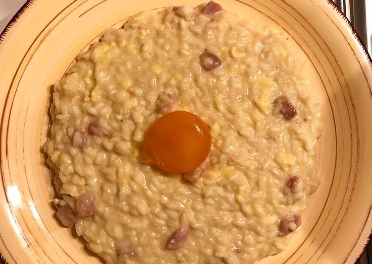 Risotto alla carbonara con tuorlo marinato