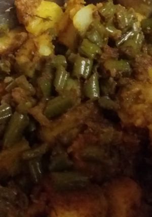 आलू बीन्स (Aloo beans recipe in hindi) रेसिपी मुख्य फोटो