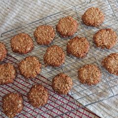 A picture of Simply Oat Cookies.
