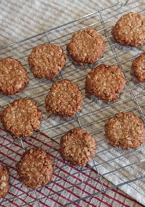 A picture of Simply Oat Cookies.