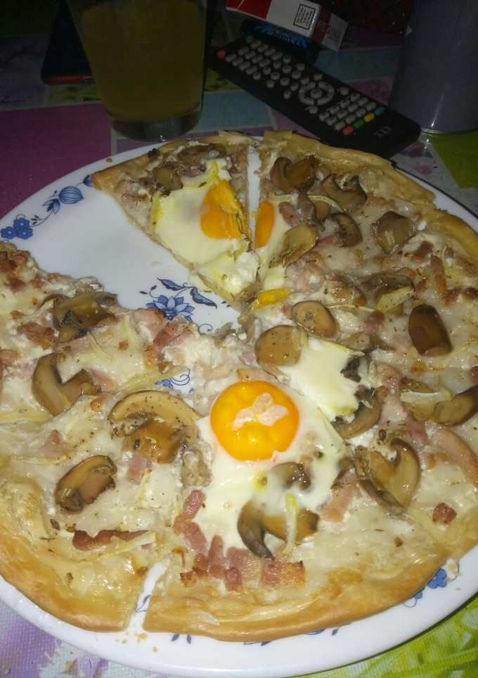 Una foto de Pizza carbonara