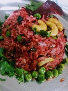 बीटरूट फ्राइड राइस (Beetroot Fried Rice recipe in Hindi) रेसिपी मुख्य फोटो
