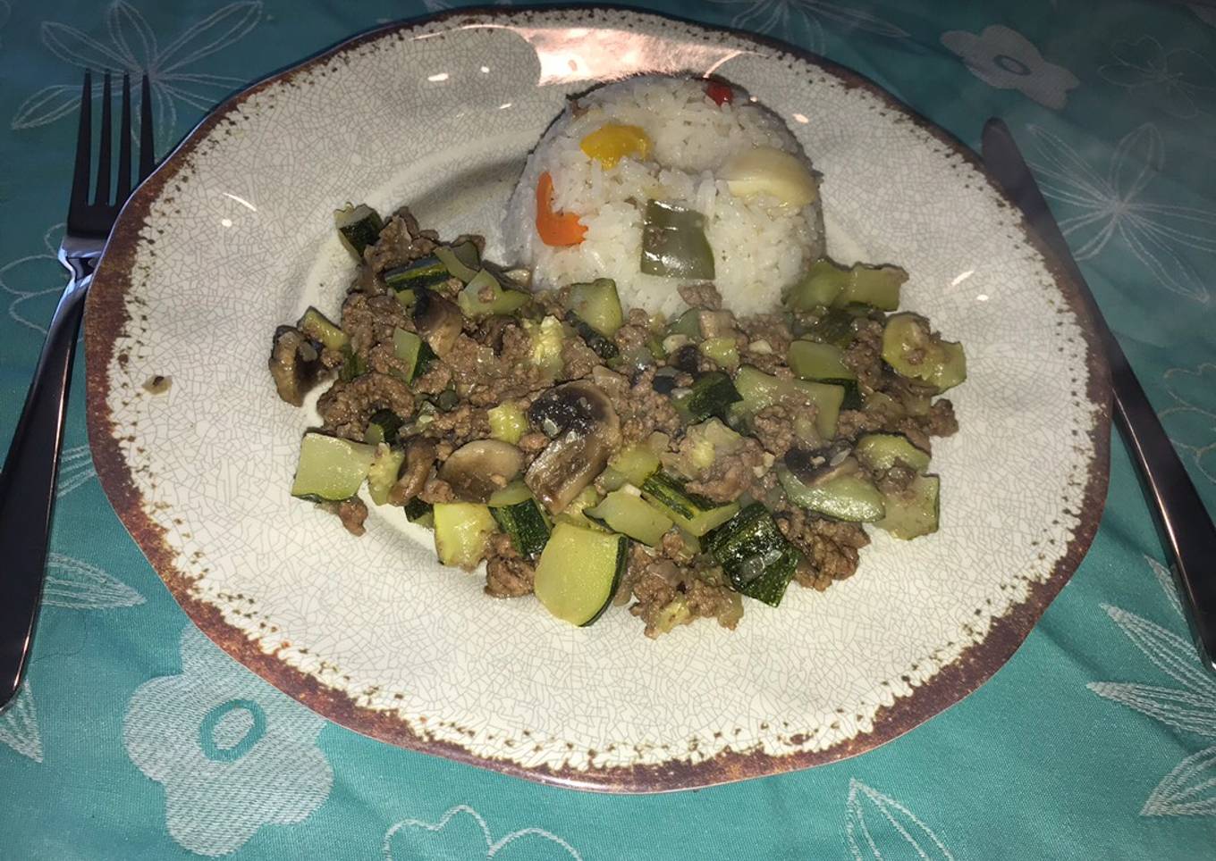 Guiso de zapallitos con carne molida