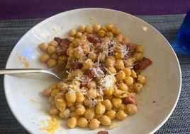 Garbanzos carbonara