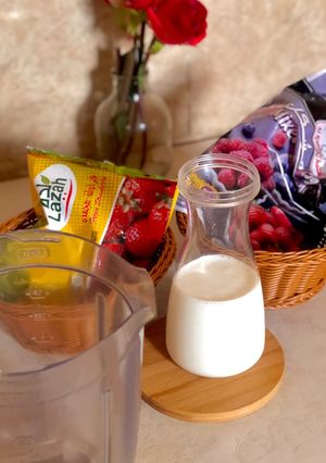 صورة لوصفة سموذي فراولة 🍓🍇 منعش ❄️